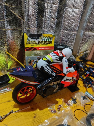 Valentino rossi honda - valentino, repsol