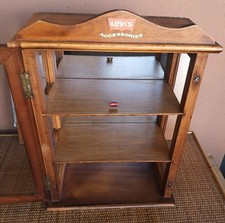 Vetrinetta Vintage Levi's Esposizione Accessori Legno + Pins Official Store