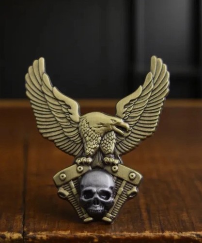 Skull biker rocker pin badge - pin,