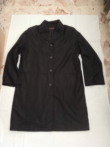 Trench lungo nero con bottoni