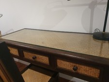 Scrivania con sedia e