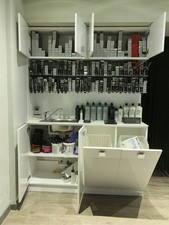 Vendo arredamento negozio parrucchiere appena rinnovato causa chiusura attività 