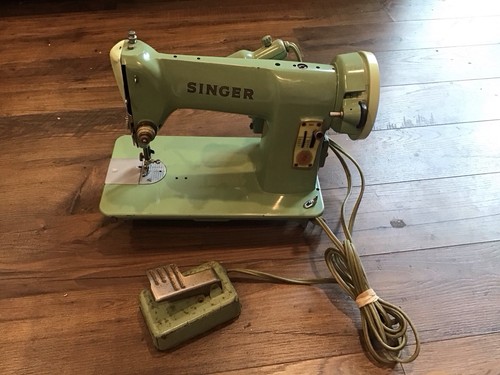 Vintage green singer sewing - green,