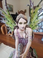 FAIRY ELFEN FEES FATA FATINA HADAS CASTANA INGINOCCHIATA CON BROCCA NO LES ALPES