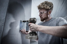 Avvitatore a percussione a