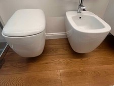 coppia sanitari sospesi