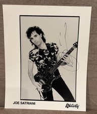 Foto firmata joe satriani - joe,