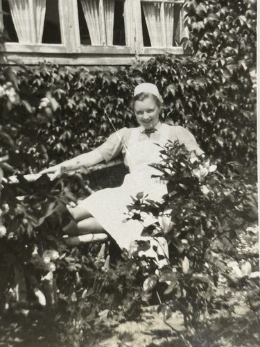 Foto donna suora giardino - ✚,