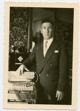 Uomo con fisarmonica