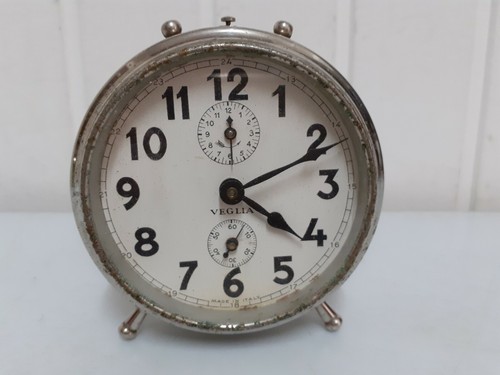Vecchia sveglia orologio - vecchia,