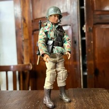 Madelman de 1ª generación soldado con accesorios fusil casco y correaje