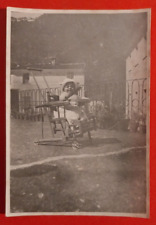 PHOTO FOTO BAMBINO SU STRANO PASSEGGINO IN LEGNO  1920 - 30 C. ( F 25 )