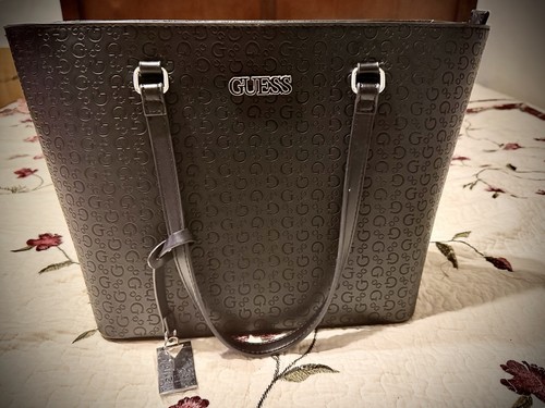 Guess medium black - guess, (authentic)