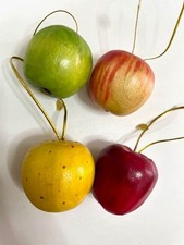 Set di 4 mele piccole in legno