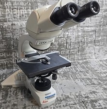 Microscopio binoculare LEICA