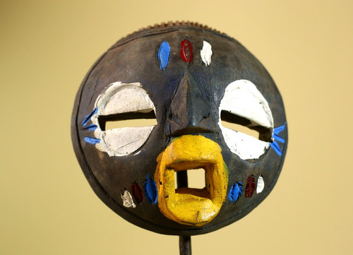Maschera rotonda etnica