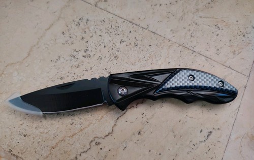 Coltello pieghevole militare