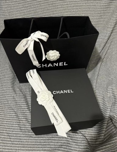 100 authentic chanel - 100%, gift