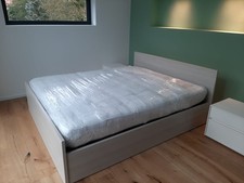 Letto matrimoniale con contenitore e rete a doghe, completo di materasso