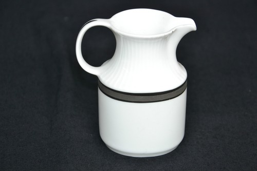 Particolare lattiera con - particolare,