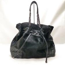 Borsa Chanel in pelliccia nera