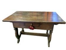 Antico tavolo del 700 Piemontese in noce