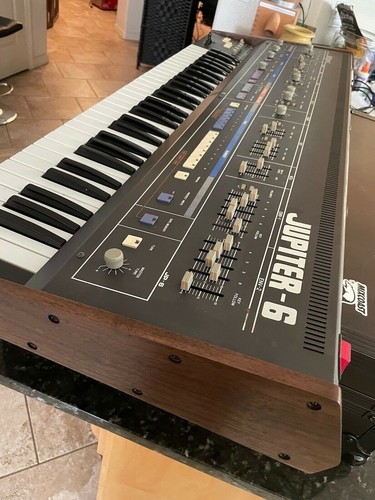 Roland jupiter lati di - 6,