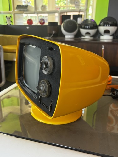 Raro televisore giallo