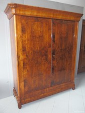 ARMADIO A DUE IN RADICA DI NOCE STILE CARLO X EPOCA 800