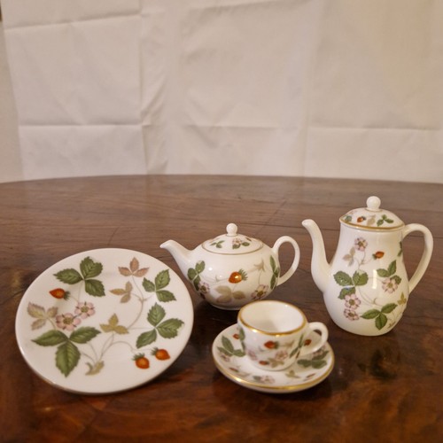 Wedgwood wild strawberry - "wild, strawberry"