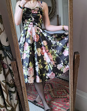 Splendido abito in raso