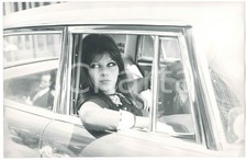 1970 ca COSTUME Claudia MORI - Ritratto in automobile - Foto 30x20 cm