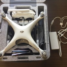 Drone DJI Phantom 4 bianco con
