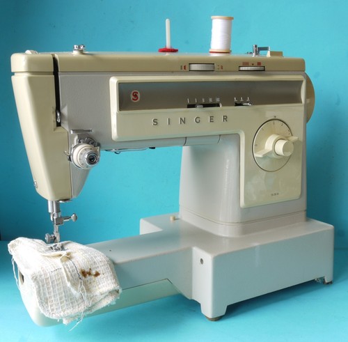 Singer sewing machine - sewing, with