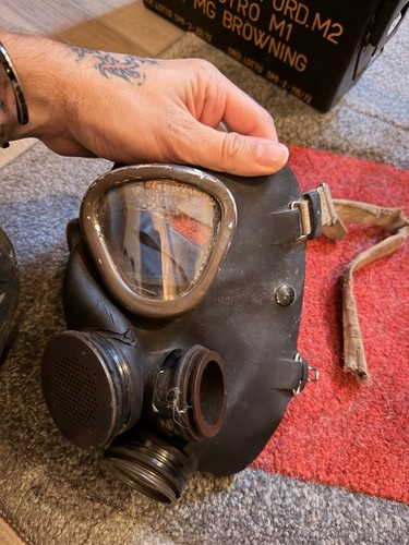 Maschera antigas militare