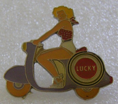 Pin lucky strike cigarettes - lucky,