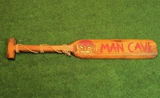 Grande insegna grotta uomo in