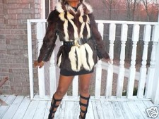 Cappotto pelliccia skunk marrone e bianco eccellente unico designer giacca passeggino S-M 2-6