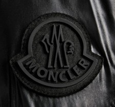 MONCLER TOPPA 3D LOGO DESIGNER GOMMA PVC...ESTREMAMENTE RARA. La condizione è nuova.