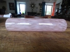 tube rond verre rose en Clichy