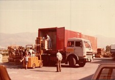 FOTO ANNI '70 - CAMION FIAT CHE SCARICA DA NOBERASCO ALBENGA - 