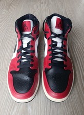 Air Jordan 1 Mid Chicago Black