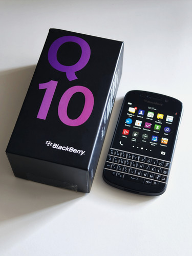 Blackberry q10 box - box, •