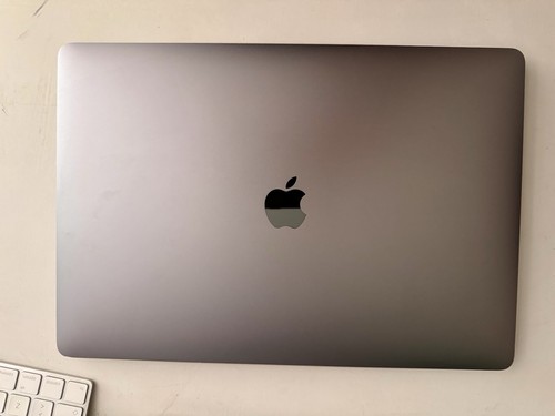 Macbook pro a1707 2017 - 15”,