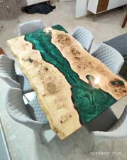 Tavolo da pranzo epossidico, lusso, divano, piano centrale laterale tavolo noce bordo vivo