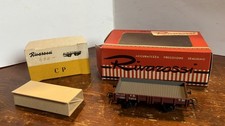 Carro pianale sponde basse CP Rivarossi H0. Anni 60. Lungo 10 cm. e alto 3 cm. 