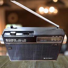 Radio d'epoca a transistor Sony ICF-110B 3 bande FM SW MW dal Giappone con ma...