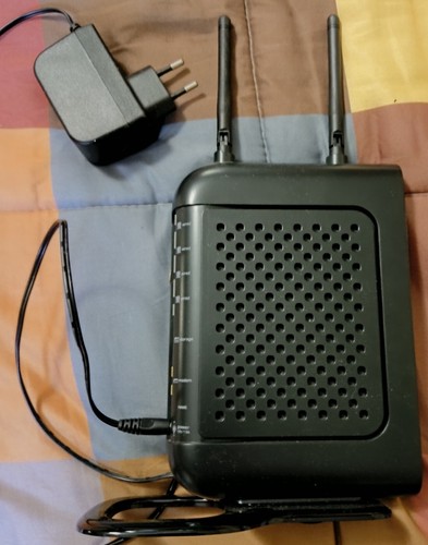 Belkin wireless router 300 - router,