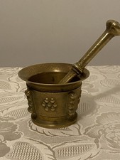 MORTAIO IN BRONZO CON PESTELLO DEGLI ANNI PASSATI diametro max 10 cm.