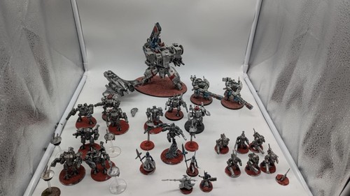 Tau models many painted - models,,